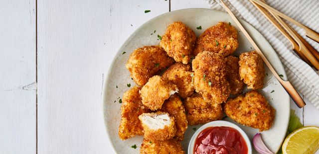 Nuggets de frango com aveia fáceis que ficam melhores que os de fast-food