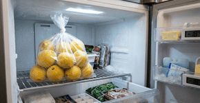 Congelar limões inteiros: o truque de cozinha surpreendente que triplica o sumo e gera debate entre os cozinheiros
