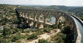 Como os romanos construíram seus imponentes aquedutos?