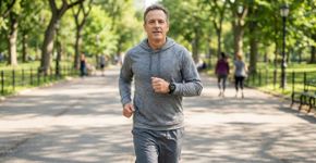 Os treinadores concordam: “Para perder peso, é preciso caminhar entre 30 e 60 minutos por dia, dar cerca de 10.000 passos diariamente e, acima de tudo, ser consistente e se exercitar de 4 a 5 dias por semana.”