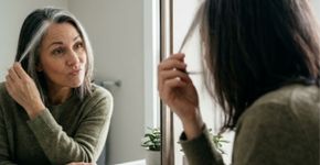 Estudo aponta que cabelos grisalhos podem ter um significado biológico importante e isso surpreende especialistas