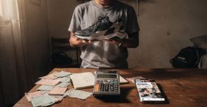 Quantos dias de trabalho são precisos para comprar o tênis que virou febre entre os jovens em 2026?