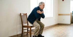 Se depois dos 60 você consegue levantar e sentar de uma cadeira durante 30 segundos, esse teste simples ajuda a avaliar força e resistência das pernas