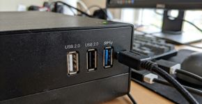 Portas USB coloridas: o que significam branca, preta e azul?