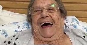 Amiguinhos, atenção! Vovó Palmirinha fez um Snapchat e já está brilhando