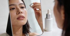Tudo sobre o poder do ácido hialurônico no skincare e a hora correta de usar no rosto
