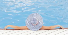 Estudos mostram a realidade do que existe dentro das piscinas