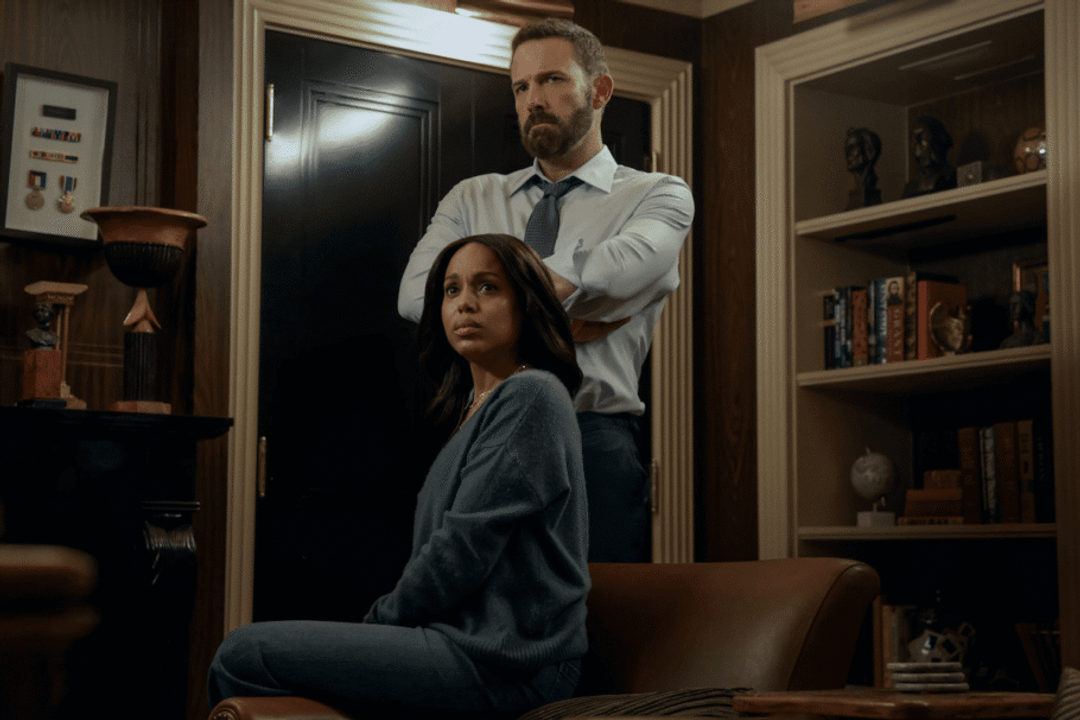 “Sobrevivência” coloca um casal diante de uma corrida contra o tempo após o sequestro do filho ameaçar a família e tudo o que eles construíram (Imagem: Reprodução digital | Artists Equity, Fifth Season, Makeready, Netflix Studios e Netflix)