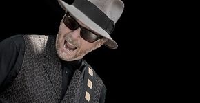 Guitarrista de blues, Roy Rogers, faz apresentação para fãs brasileiros