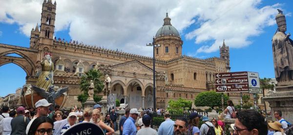 Fachada da imponente Catedral de Palermo