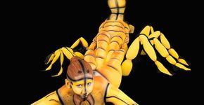 Artista usa body painting para retratar os signos do zodíaco