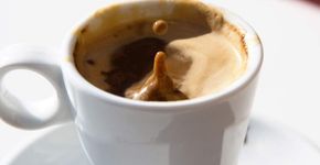 Som de café estimula criatividade