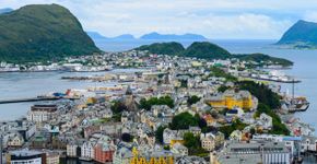 Conheça as belezas de Alesund, a capital mundial do bacalhau