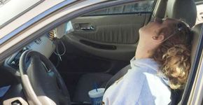 Polícia resgata bebê de carro após mãe sofrer overdose de heroína