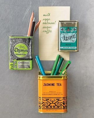 Latas usadas podem ser colocadas em superfícies com imãs.