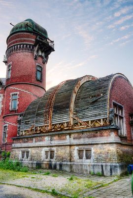 O Cointe Observatório é um produto do seu tempo: foi fechado e abandonado quando seus avanços científicos tornaram-se obsoletos. [Liege, na Bélgica]