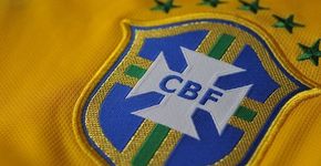 Com Raí, Alex, Afonsinho e outros ídolos dos gramados, ato contra CBF sai às ruas do RJ