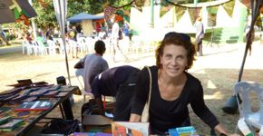 Catando Estórias promove interação entre literatura e arte em material reciclado