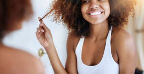 Procura por cabelo cacheado supera a por cabelo liso no Google