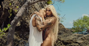 Fã tenta deixar Pabllo Vittar em saia justa, mas cantora arrasa