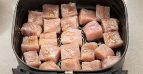 O botão secreto da Air Fryer que faz o frango ficar suculento igual de restaurante