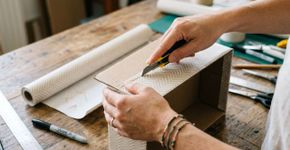 Se você tem caixas de papelão em casa, aqui está um tesouro: descubra por que e como transformá-las em organização com esta ideia incrível