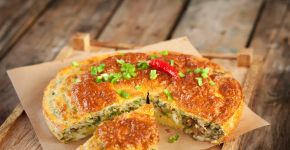 Quer um jantar rápido e proteico? Aprenda a fazer esta torta de atum