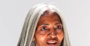 Mulher de 64 anos fala sobre abraçar seus cabelos grisalhos