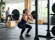 Featured side: Estes 10 exercícios toda mulher de meia-idade deve dominar para uma vida longa e saudável