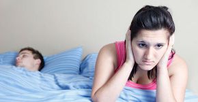 Jovens criam travesseiro para quem sofre de apneia obstrutiva do sono