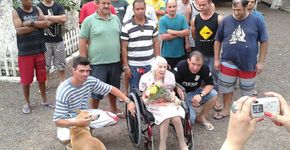 Presos tomam conta de idosa de 102 anos no Rio Grande do Sul
