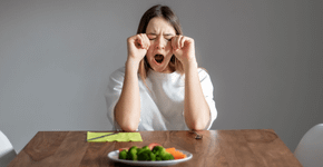 Bateu sono depois do almoço? Entenda se a comida é realmente a culpada