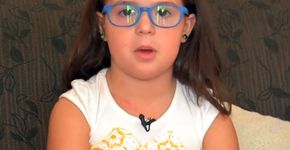 Menina de 6 anos dança valsa com irmão na cadeira de rodas no CE
