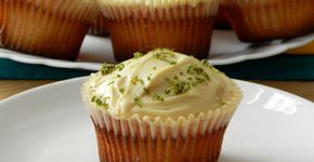 Aprenda a fazer cupcake de limão com chocolate branco