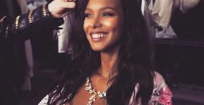 Brasileira desfila com sutiã de U$2 milhões no Victoria’s Secret