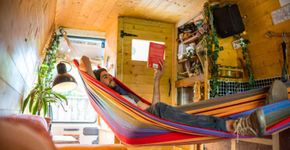 Inglês transforma van em casa para viajar o mundo