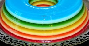 Receita: gelatina colorida em camadas