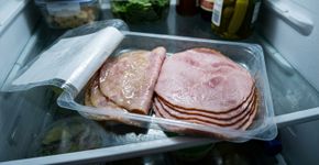 O que significa a baba que se forma no presunto cozido e quando devemos parar de comê-lo?