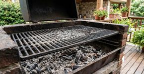 Quem guarda cinzas de churrasco tem um tesouro: saber como usá-las e não jogá-las fora