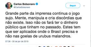 Filho de  Bolsonaro desabafa:  jornalistas são “urubus malandros”
