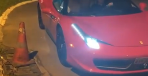 Leonardo posta vídeo empurrando Ferrari e brinca estar sem gasolina
