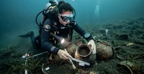 Arqueólogos mergulharam em um lago italiano e encontraram espigas de cereal preservadas havia cerca de 3.000 anos