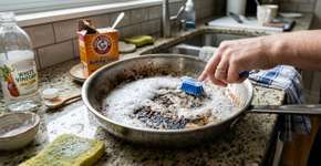 O segredo para limpar a panela queimada com apenas dois ingredientes que você já tem em casa