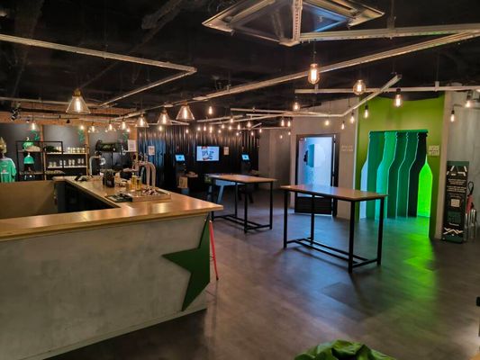 Depois de conhecer todas essas curiosidades com quem realmente entende do assunto e visitar a planta da cervejaria, claro que o passeio só poderia acabar no bar