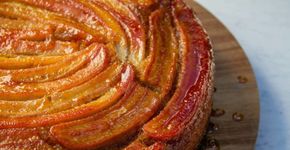 Bolo de banana caramelada para uma sobremesa especial