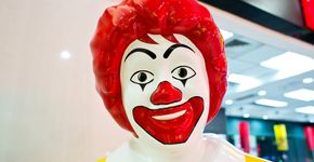 Ronald Mc Donald desrespeita os direitos das crianças e insiste em fazer shows em escolas
