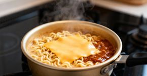 A receita de Miojo que vira um macarrão cremoso em 15 minutos