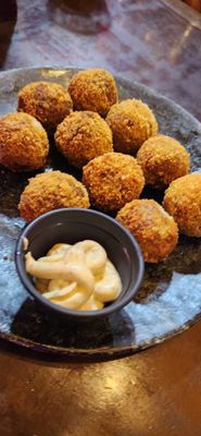 Bolinhos de costela, um dos petiscos do menu