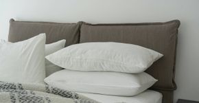 Dorme com vários travesseiros? Descubra o que isso revela sobre você