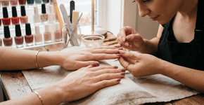 Quanto custa manter as unhas sempre bonitas durante o ano?